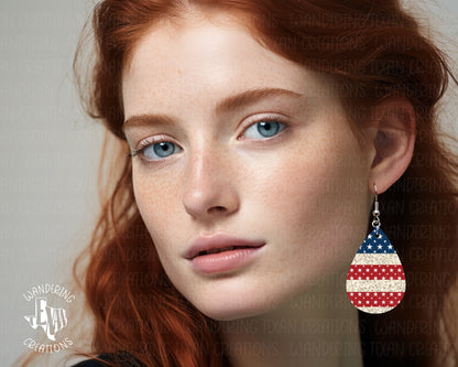 Featuring a playful design of the USA flag with a glittery effect, these earrings are perfect for showing off your patriotic pride on Independence Day and beyond.